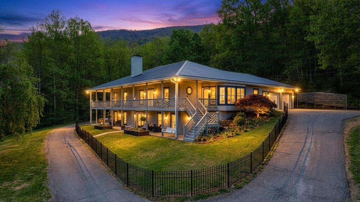 649 GREYLEDGE RD, BUCHANAN, Virginia 24066, 3 Bedrooms Bedrooms, ,4 BathroomsBathrooms,Residential,649 GREYLEDGE RD,676201 MLS # 676201