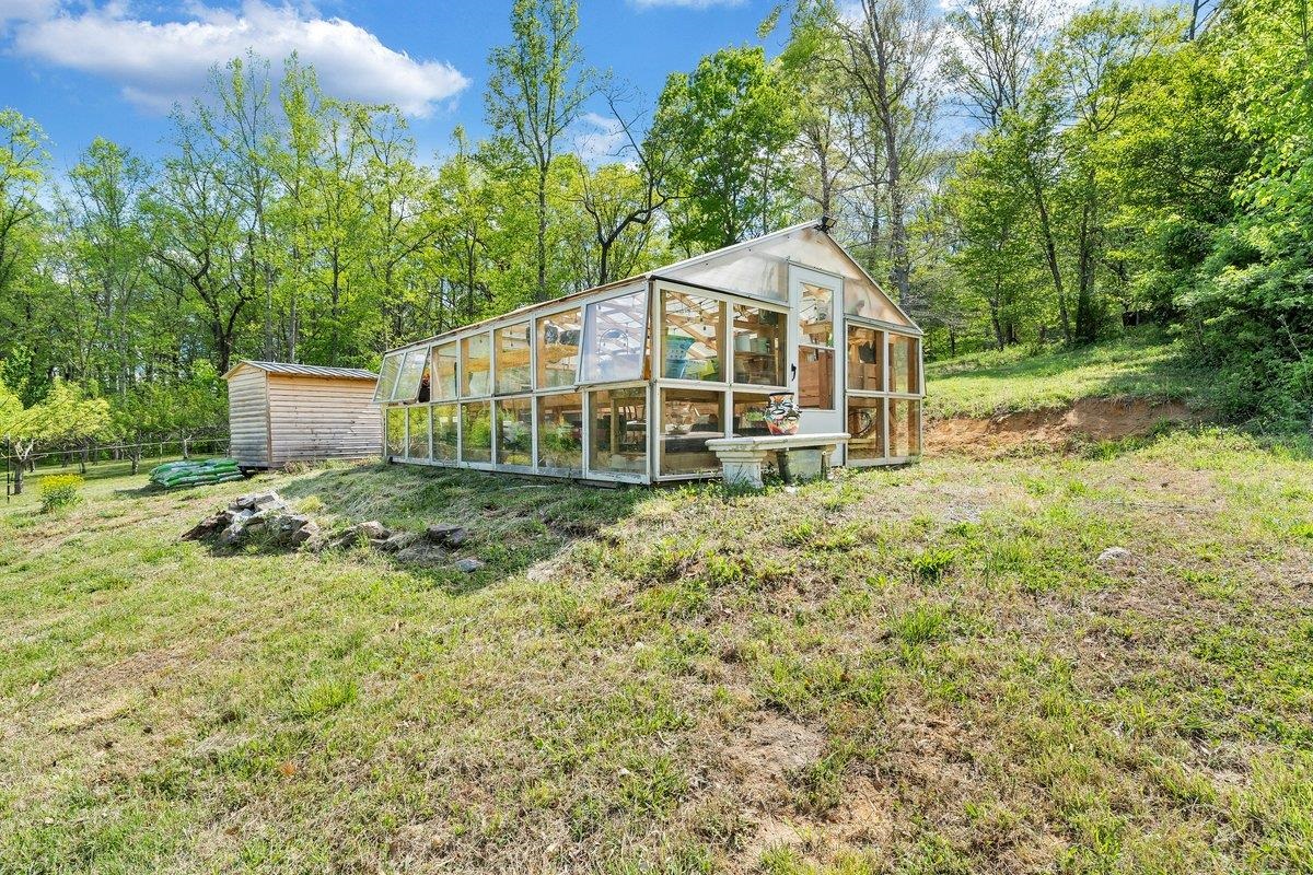 649 GREYLEDGE RD, BUCHANAN, Virginia 24066, 3 Bedrooms Bedrooms, ,4 BathroomsBathrooms,Residential,649 GREYLEDGE RD,676201 MLS # 676201