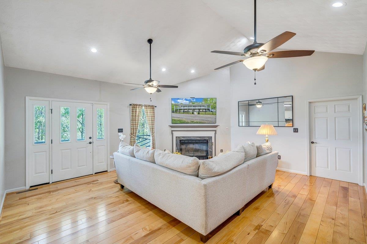 649 GREYLEDGE RD, BUCHANAN, Virginia 24066, 3 Bedrooms Bedrooms, ,4 BathroomsBathrooms,Residential,649 GREYLEDGE RD,676201 MLS # 676201