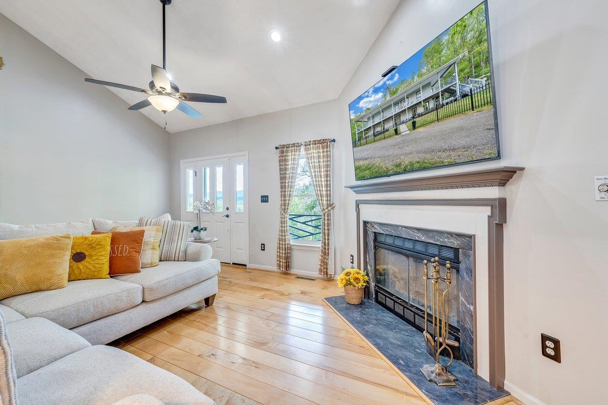 649 GREYLEDGE RD, BUCHANAN, Virginia 24066, 3 Bedrooms Bedrooms, ,4 BathroomsBathrooms,Residential,649 GREYLEDGE RD,676201 MLS # 676201