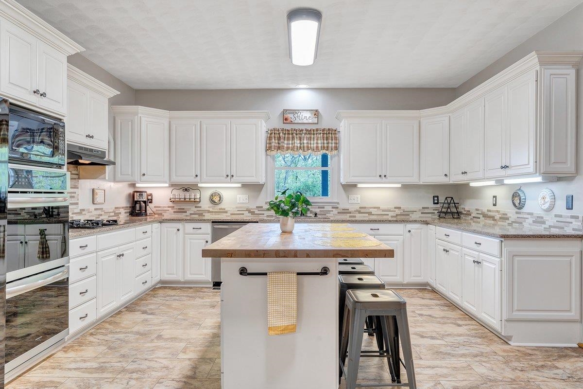 649 GREYLEDGE RD, BUCHANAN, Virginia 24066, 3 Bedrooms Bedrooms, ,4 BathroomsBathrooms,Residential,649 GREYLEDGE RD,676201 MLS # 676201