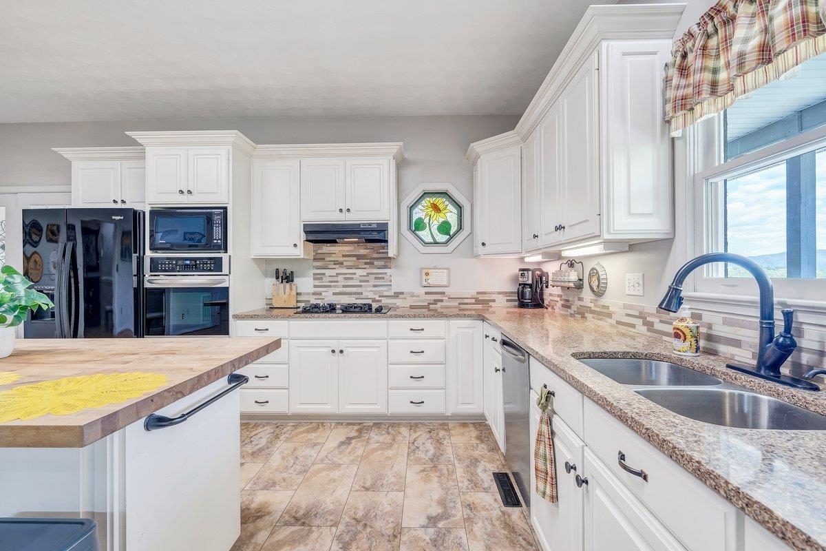 649 GREYLEDGE RD, BUCHANAN, Virginia 24066, 3 Bedrooms Bedrooms, ,4 BathroomsBathrooms,Residential,649 GREYLEDGE RD,676201 MLS # 676201