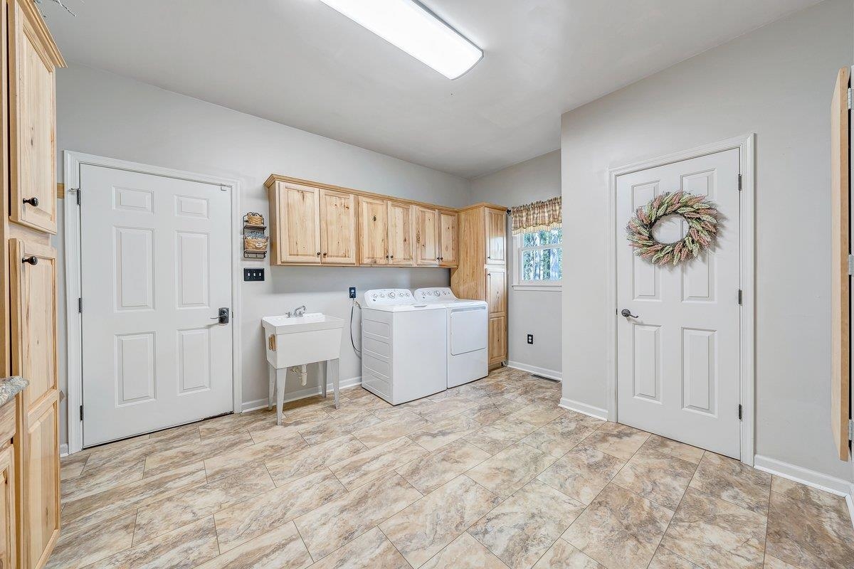 649 GREYLEDGE RD, BUCHANAN, Virginia 24066, 3 Bedrooms Bedrooms, ,4 BathroomsBathrooms,Residential,649 GREYLEDGE RD,676201 MLS # 676201