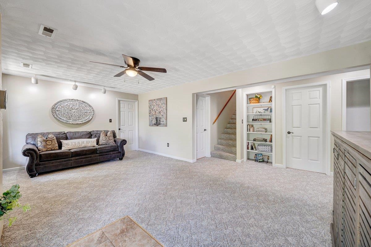 649 GREYLEDGE RD, BUCHANAN, Virginia 24066, 3 Bedrooms Bedrooms, ,4 BathroomsBathrooms,Residential,649 GREYLEDGE RD,676201 MLS # 676201