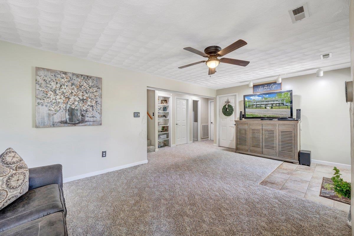 649 GREYLEDGE RD, BUCHANAN, Virginia 24066, 3 Bedrooms Bedrooms, ,4 BathroomsBathrooms,Residential,649 GREYLEDGE RD,676201 MLS # 676201