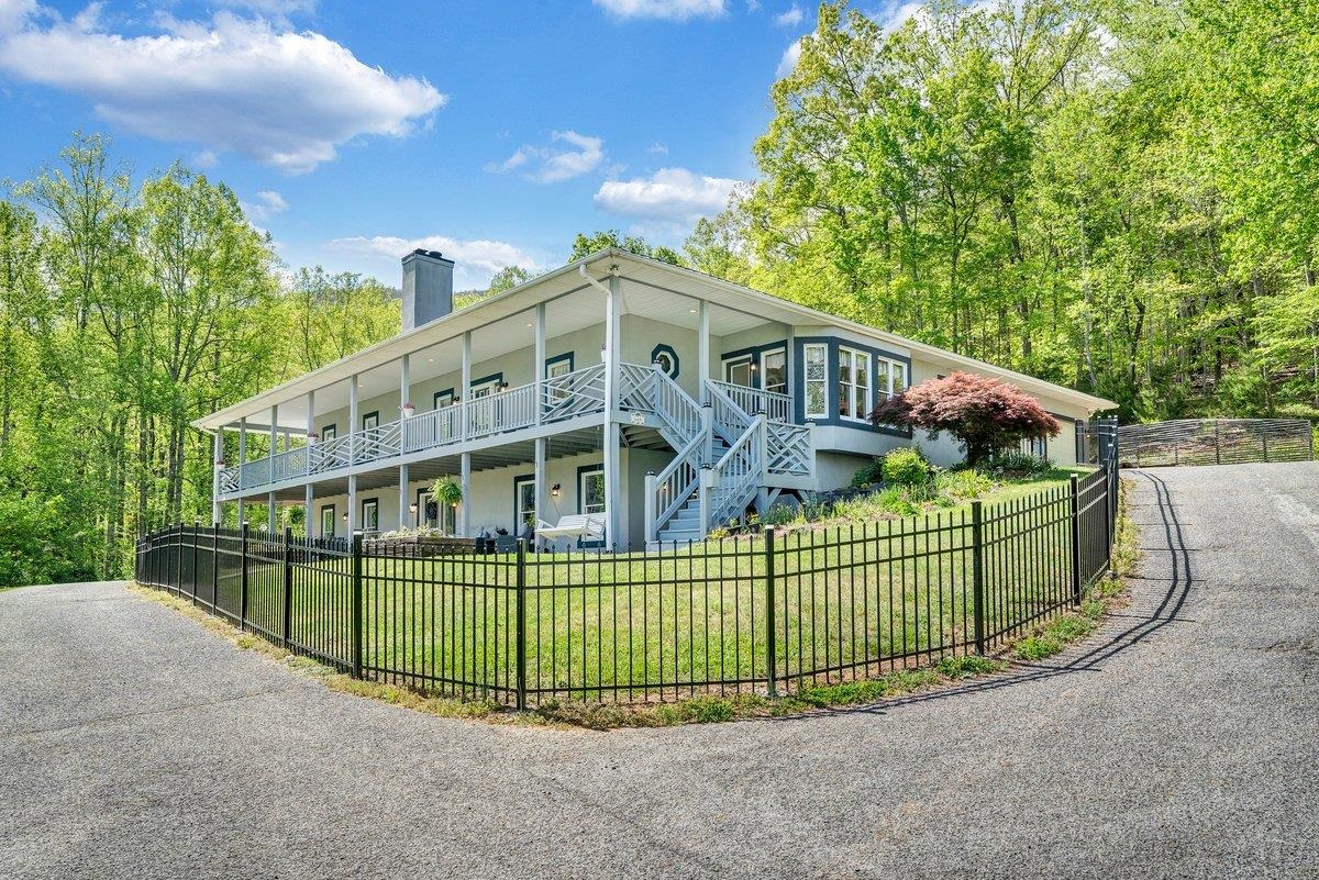 649 GREYLEDGE RD, BUCHANAN, Virginia 24066, 3 Bedrooms Bedrooms, ,4 BathroomsBathrooms,Residential,649 GREYLEDGE RD,676201 MLS # 676201