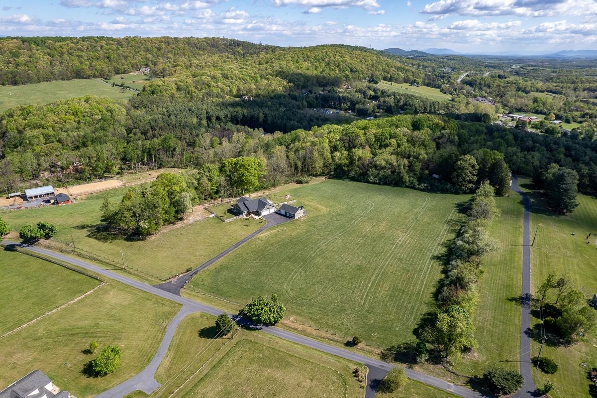 99 MT IDA LN, STAUNTON, Virginia 24401, 3 Bedrooms Bedrooms, ,2 BathroomsBathrooms,Residential,99 MT IDA LN,676212 MLS # 676212