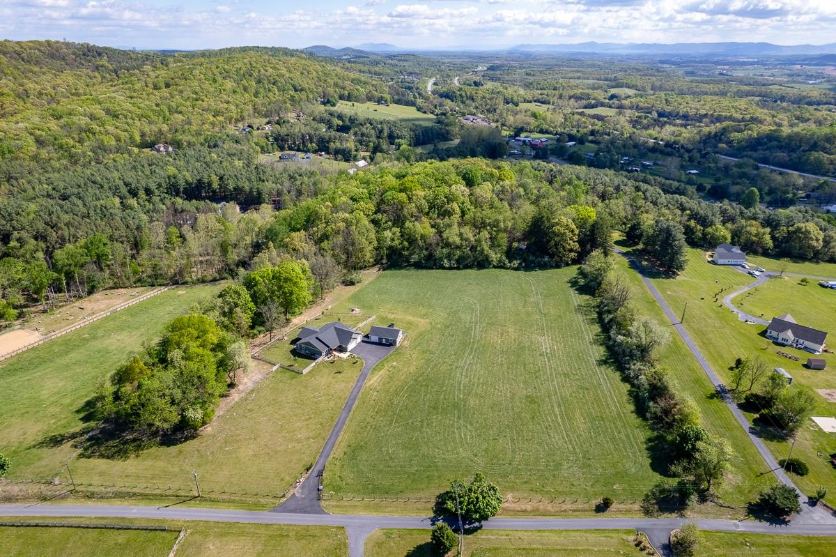 99 MT IDA LN, STAUNTON, Virginia 24401, 3 Bedrooms Bedrooms, ,2 BathroomsBathrooms,Residential,99 MT IDA LN,676212 MLS # 676212