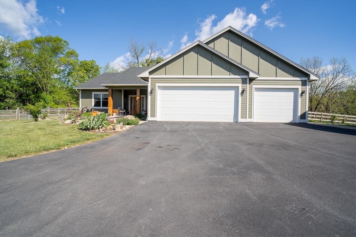 99 MT IDA LN, STAUNTON, Virginia 24401, 3 Bedrooms Bedrooms, ,2 BathroomsBathrooms,Residential,99 MT IDA LN,676212 MLS # 676212