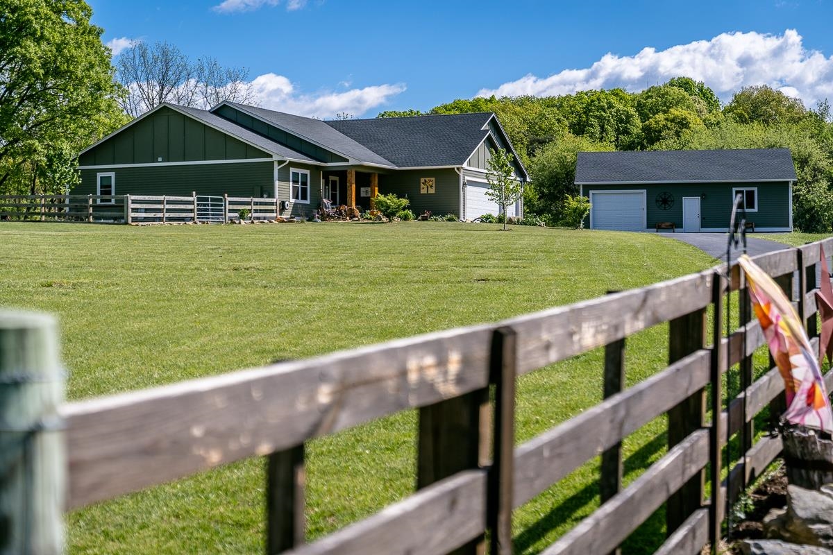 99 MT IDA LN, STAUNTON, Virginia 24401, 3 Bedrooms Bedrooms, ,2 BathroomsBathrooms,Residential,99 MT IDA LN,676212 MLS # 676212