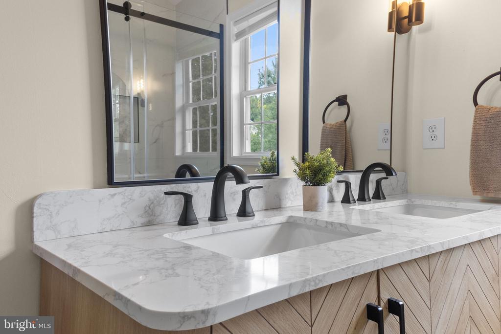 243 WINDWARD CT, WARRENTON, Virginia 20186, 4 Bedrooms Bedrooms, ,2 BathroomsBathrooms,Residential,243 WINDWARD CT,VAFQ2021586 MLS # VAFQ2021586