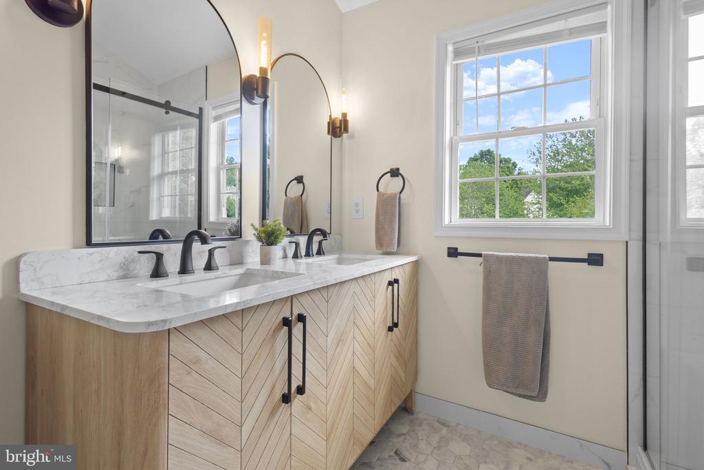 243 WINDWARD CT, WARRENTON, Virginia 20186, 4 Bedrooms Bedrooms, ,2 BathroomsBathrooms,Residential,243 WINDWARD CT,VAFQ2021586 MLS # VAFQ2021586