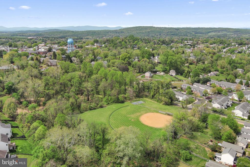 243 WINDWARD CT, WARRENTON, Virginia 20186, 4 Bedrooms Bedrooms, ,2 BathroomsBathrooms,Residential,243 WINDWARD CT,VAFQ2021586 MLS # VAFQ2021586