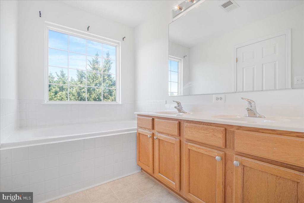 2312 FORSYTHIA DR, CULPEPER, Virginia 22701, 3 Bedrooms Bedrooms, ,2 BathroomsBathrooms,Residential,2312 FORSYTHIA DR,VACU2013392 MLS # VACU2013392