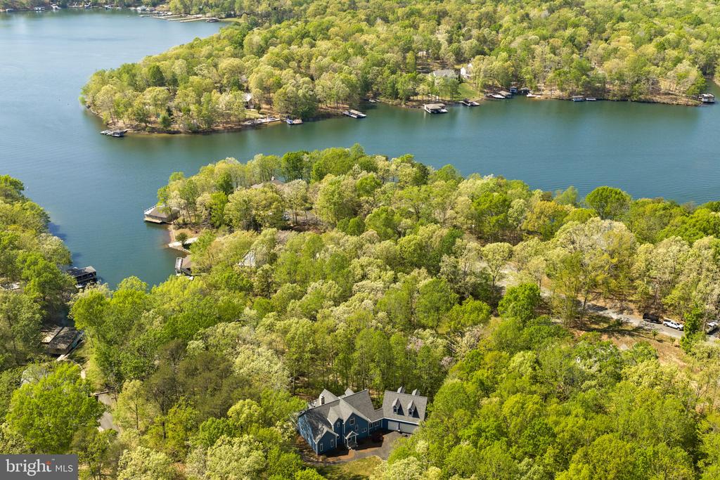 102 TOBYS RUN, MINERAL, Virginia 23117, 6 Bedrooms Bedrooms, ,3 BathroomsBathrooms,Residential,LAKESHORE WOODS,102 TOBYS RUN,VALA2009650 MLS # VALA2009650