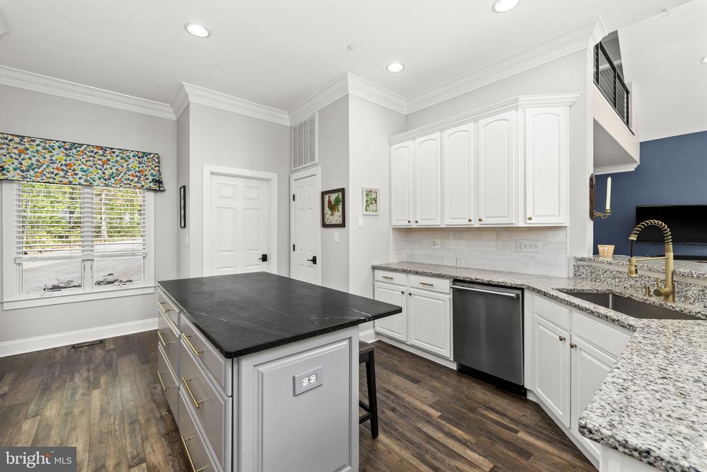 102 TOBYS RUN, MINERAL, Virginia 23117, 6 Bedrooms Bedrooms, ,3 BathroomsBathrooms,Residential,LAKESHORE WOODS,102 TOBYS RUN,VALA2009650 MLS # VALA2009650