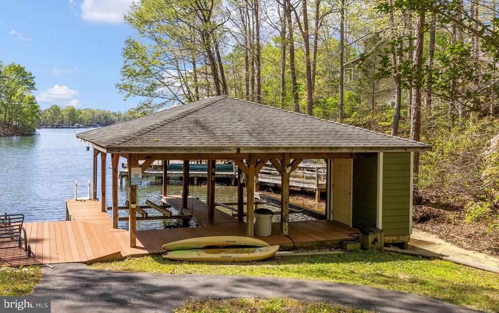 102 TOBYS RUN, MINERAL, Virginia 23117, 6 Bedrooms Bedrooms, ,3 BathroomsBathrooms,Residential,LAKESHORE WOODS,102 TOBYS RUN,VALA2009650 MLS # VALA2009650