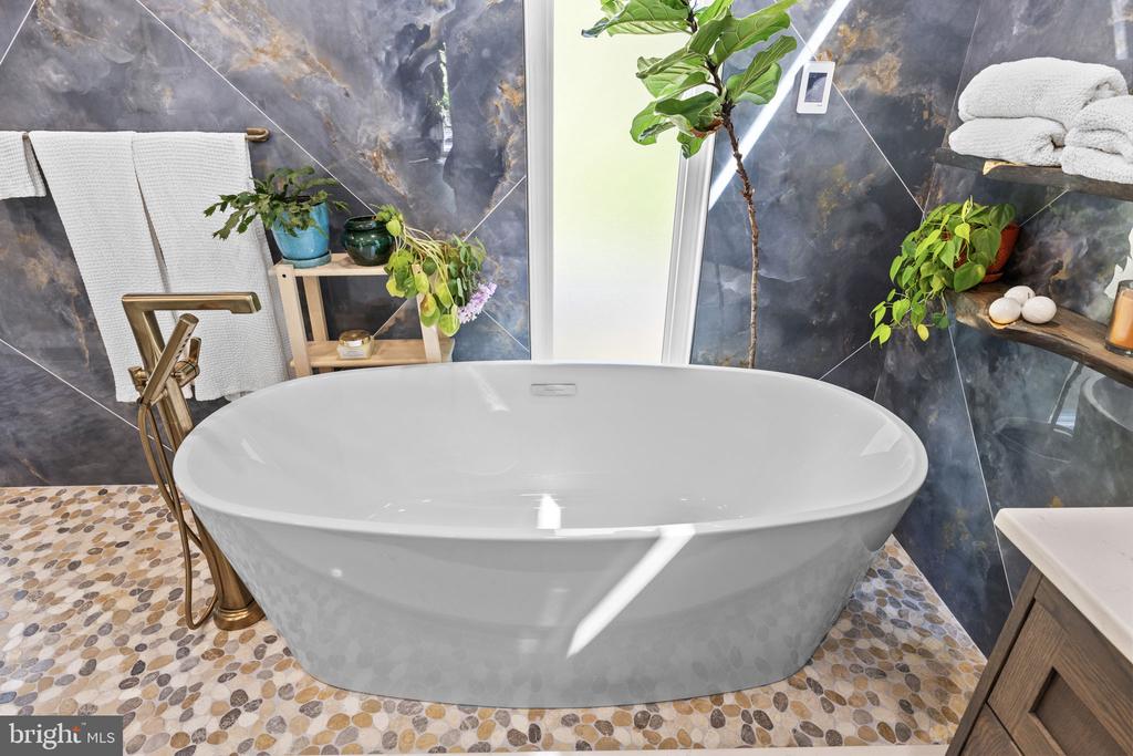 102 TOBYS RUN, MINERAL, Virginia 23117, 6 Bedrooms Bedrooms, ,3 BathroomsBathrooms,Residential,LAKESHORE WOODS,102 TOBYS RUN,VALA2009650 MLS # VALA2009650