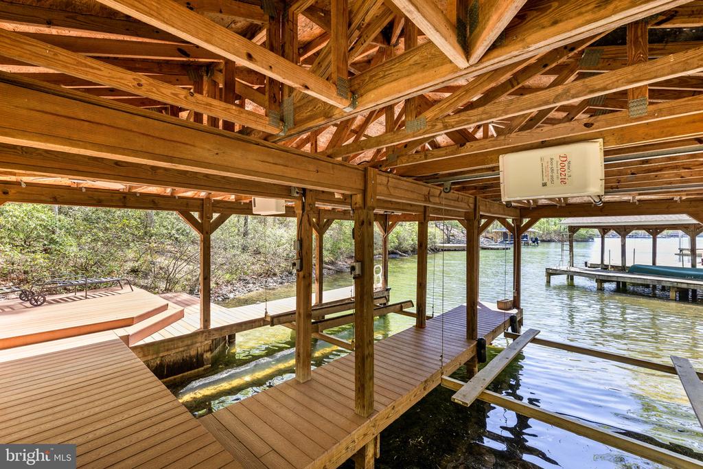 102 TOBYS RUN, MINERAL, Virginia 23117, 6 Bedrooms Bedrooms, ,3 BathroomsBathrooms,Residential,LAKESHORE WOODS,102 TOBYS RUN,VALA2009650 MLS # VALA2009650