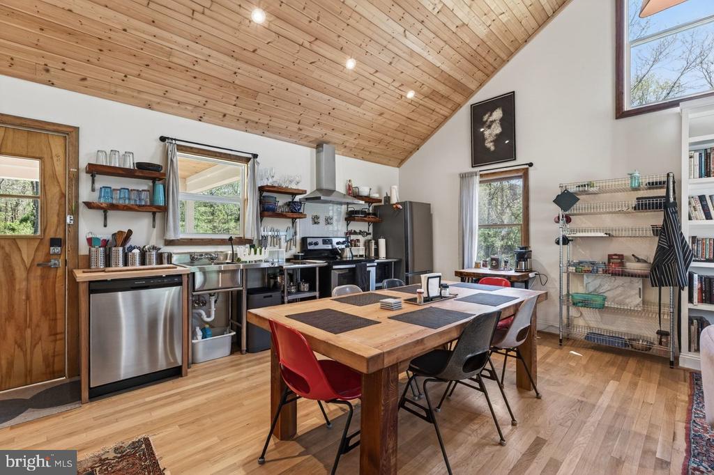 202 LAKE ARROWHEAD RD, LURAY, Virginia 22835, 3 Bedrooms Bedrooms, ,1 BathroomBathrooms,Residential,202 LAKE ARROWHEAD RD,VAPA2006298 MLS # VAPA2006298