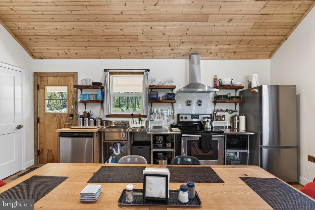 202 LAKE ARROWHEAD RD, LURAY, Virginia 22835, 3 Bedrooms Bedrooms, ,1 BathroomBathrooms,Residential,202 LAKE ARROWHEAD RD,VAPA2006298 MLS # VAPA2006298