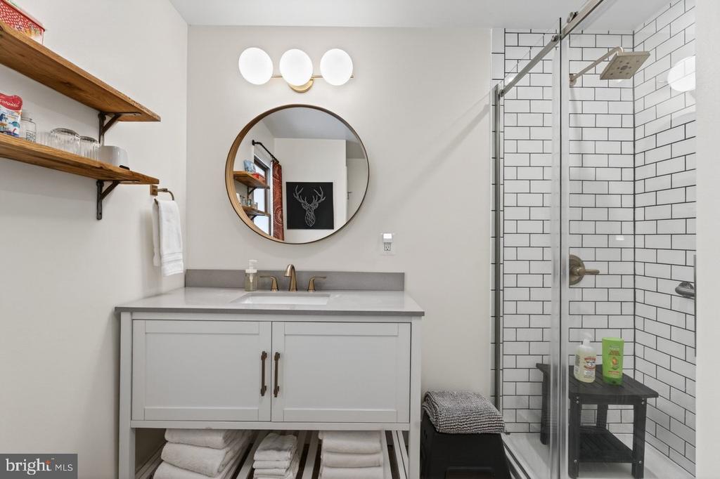 202 LAKE ARROWHEAD RD, LURAY, Virginia 22835, 3 Bedrooms Bedrooms, ,1 BathroomBathrooms,Residential,202 LAKE ARROWHEAD RD,VAPA2006298 MLS # VAPA2006298