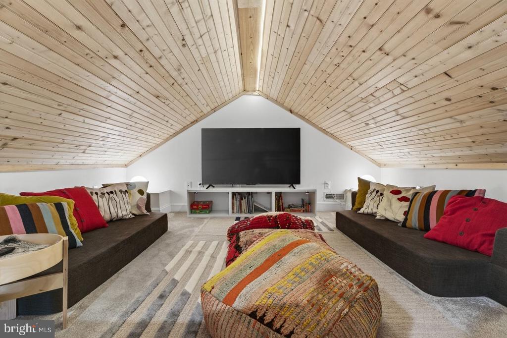 202 LAKE ARROWHEAD RD, LURAY, Virginia 22835, 3 Bedrooms Bedrooms, ,1 BathroomBathrooms,Residential,202 LAKE ARROWHEAD RD,VAPA2006298 MLS # VAPA2006298