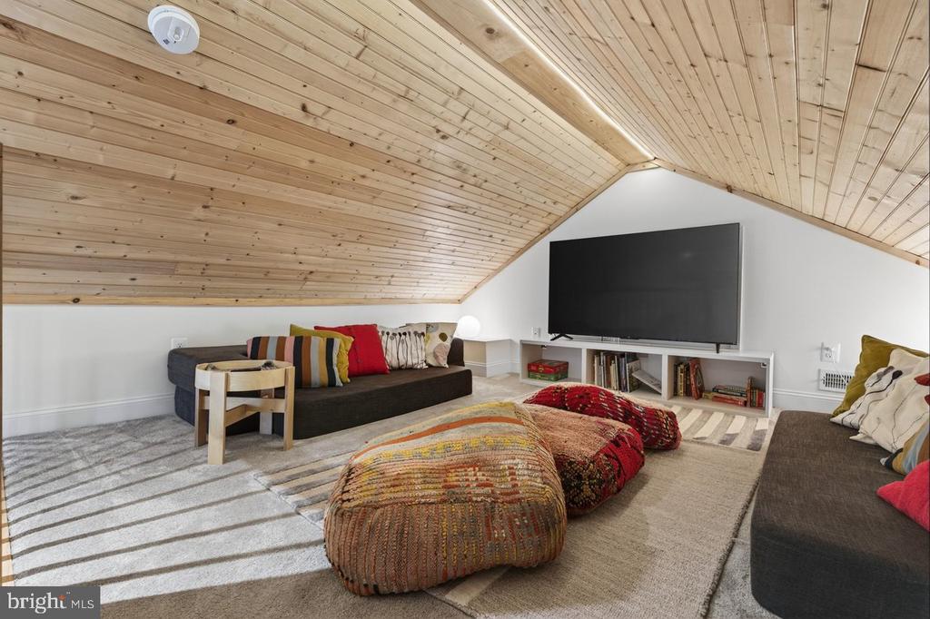 202 LAKE ARROWHEAD RD, LURAY, Virginia 22835, 3 Bedrooms Bedrooms, ,1 BathroomBathrooms,Residential,202 LAKE ARROWHEAD RD,VAPA2006298 MLS # VAPA2006298