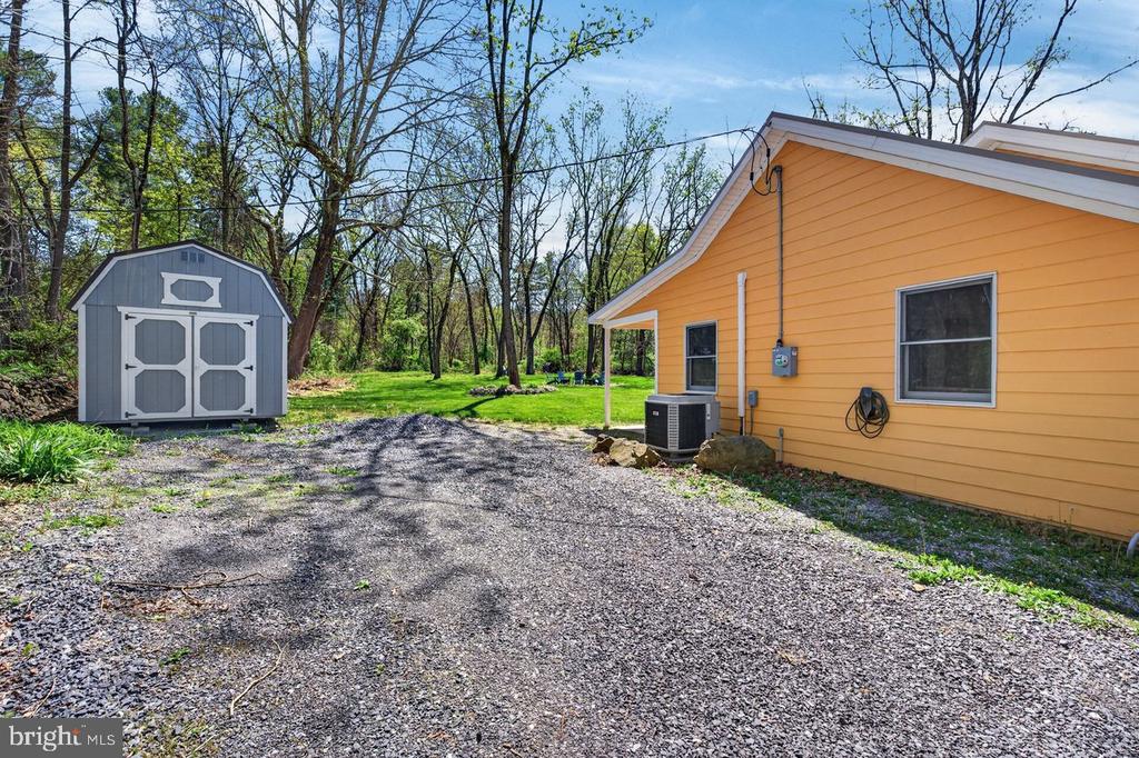 202 LAKE ARROWHEAD RD, LURAY, Virginia 22835, 3 Bedrooms Bedrooms, ,1 BathroomBathrooms,Residential,202 LAKE ARROWHEAD RD,VAPA2006298 MLS # VAPA2006298