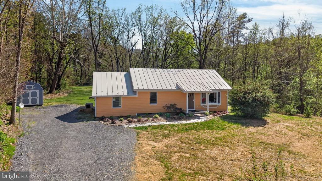 202 LAKE ARROWHEAD RD, LURAY, Virginia 22835, 3 Bedrooms Bedrooms, ,1 BathroomBathrooms,Residential,202 LAKE ARROWHEAD RD,VAPA2006298 MLS # VAPA2006298