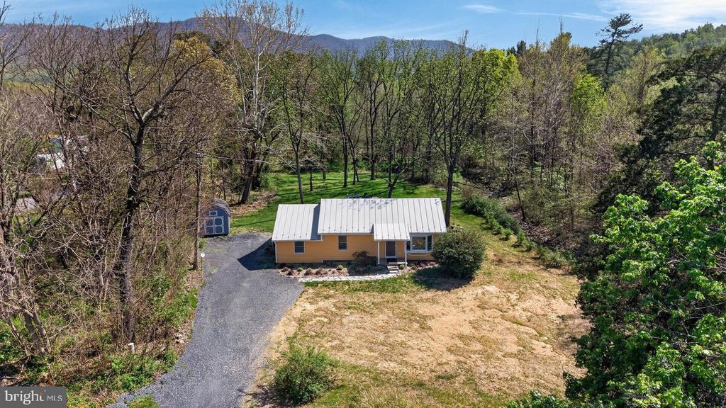 202 LAKE ARROWHEAD RD, LURAY, Virginia 22835, 3 Bedrooms Bedrooms, ,1 BathroomBathrooms,Residential,202 LAKE ARROWHEAD RD,VAPA2006298 MLS # VAPA2006298