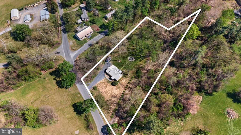 202 LAKE ARROWHEAD RD, LURAY, Virginia 22835, 3 Bedrooms Bedrooms, ,1 BathroomBathrooms,Residential,202 LAKE ARROWHEAD RD,VAPA2006298 MLS # VAPA2006298