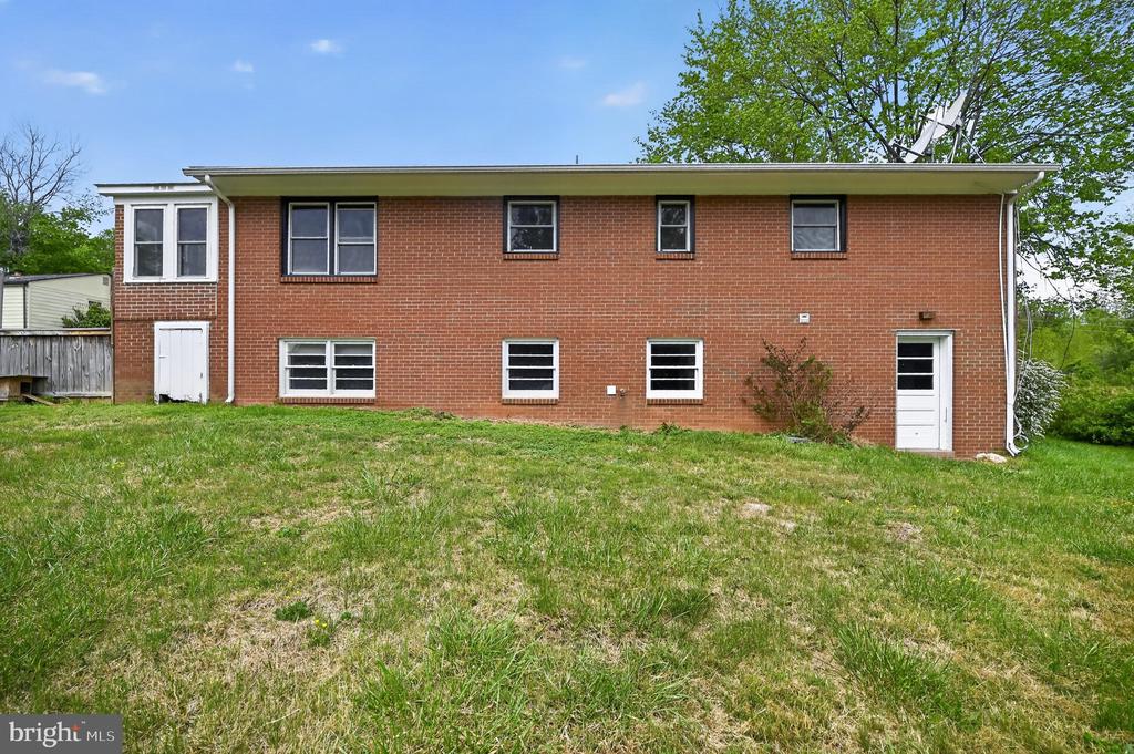 512 ROUND HILL RD, BOSTON, Virginia 22713, 4 Bedrooms Bedrooms, ,2 BathroomsBathrooms,Residential,512 ROUND HILL RD,VARP2002604 MLS # VARP2002604