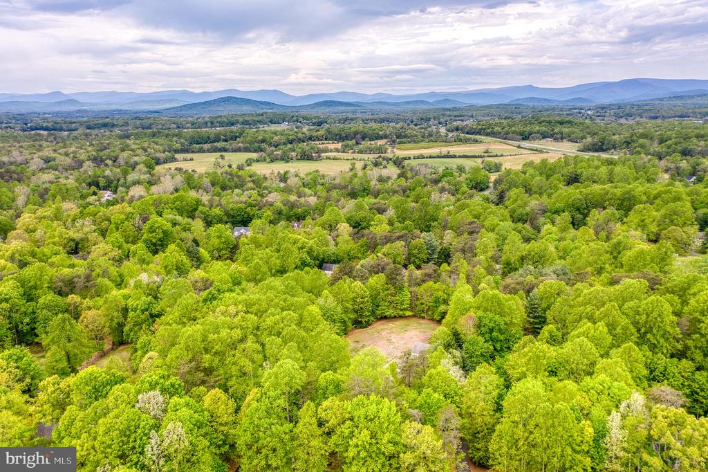 2356 WILDWOOD CIR, AMISSVILLE, Virginia 20106, 3 Bedrooms Bedrooms, ,2 BathroomsBathrooms,Residential,2356 WILDWOOD CIR,VACU2013406 MLS # VACU2013406