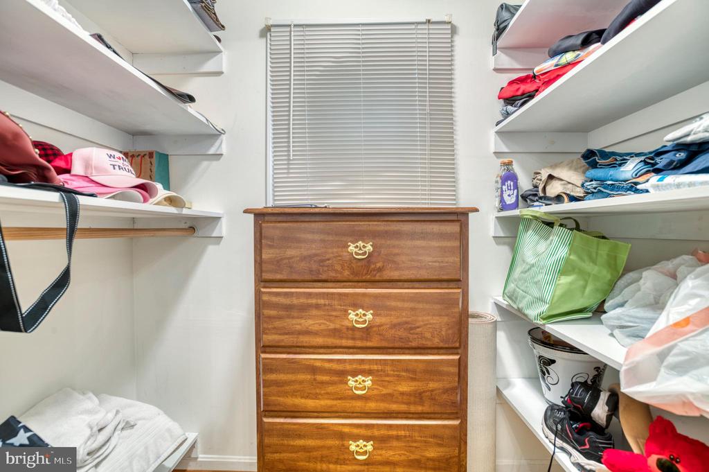 2356 WILDWOOD CIR, AMISSVILLE, Virginia 20106, 3 Bedrooms Bedrooms, ,2 BathroomsBathrooms,Residential,2356 WILDWOOD CIR,VACU2013406 MLS # VACU2013406