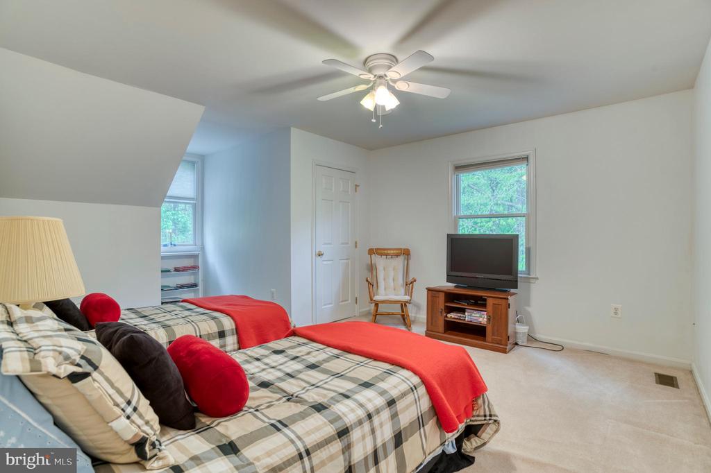 2356 WILDWOOD CIR, AMISSVILLE, Virginia 20106, 3 Bedrooms Bedrooms, ,2 BathroomsBathrooms,Residential,2356 WILDWOOD CIR,VACU2013406 MLS # VACU2013406