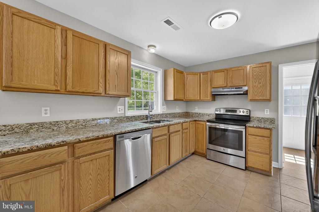 6973 JUSTIN CT E, REMINGTON, Virginia 22734, 4 Bedrooms Bedrooms, ,2 BathroomsBathrooms,Residential,6973 JUSTIN CT E,VAFQ2021704 MLS # VAFQ2021704