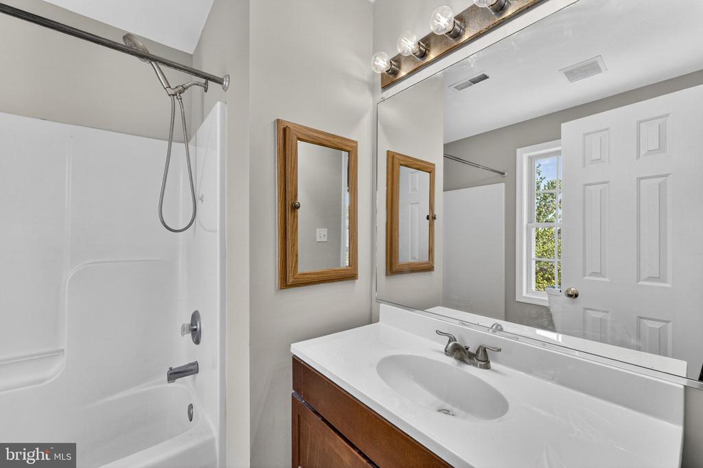 6973 JUSTIN CT E, REMINGTON, Virginia 22734, 4 Bedrooms Bedrooms, ,2 BathroomsBathrooms,Residential,6973 JUSTIN CT E,VAFQ2021704 MLS # VAFQ2021704