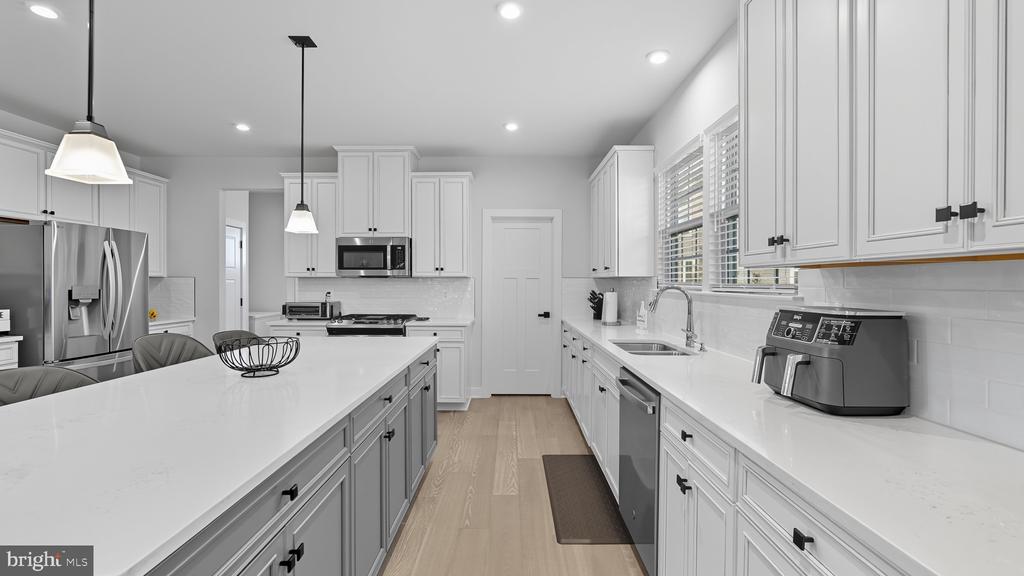 10706 GREEN LEAF RUN, SPOTSYLVANIA, Virginia 22551, 4 Bedrooms Bedrooms, ,4 BathroomsBathrooms,Residential,10706 GREEN LEAF RUN,VASP2041288 MLS # VASP2041288