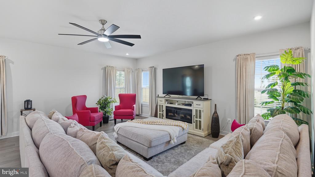 10706 GREEN LEAF RUN, SPOTSYLVANIA, Virginia 22551, 4 Bedrooms Bedrooms, ,4 BathroomsBathrooms,Residential,10706 GREEN LEAF RUN,VASP2041288 MLS # VASP2041288