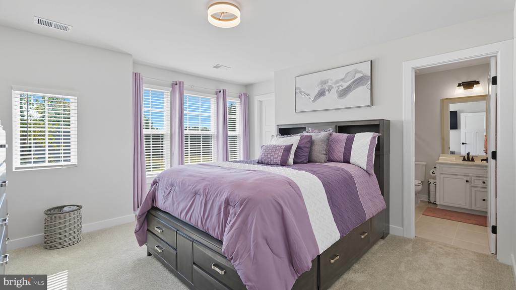 10706 GREEN LEAF RUN, SPOTSYLVANIA, Virginia 22551, 4 Bedrooms Bedrooms, ,4 BathroomsBathrooms,Residential,10706 GREEN LEAF RUN,VASP2041288 MLS # VASP2041288