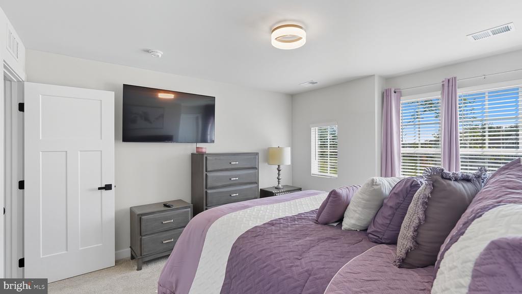 10706 GREEN LEAF RUN, SPOTSYLVANIA, Virginia 22551, 4 Bedrooms Bedrooms, ,4 BathroomsBathrooms,Residential,10706 GREEN LEAF RUN,VASP2041288 MLS # VASP2041288