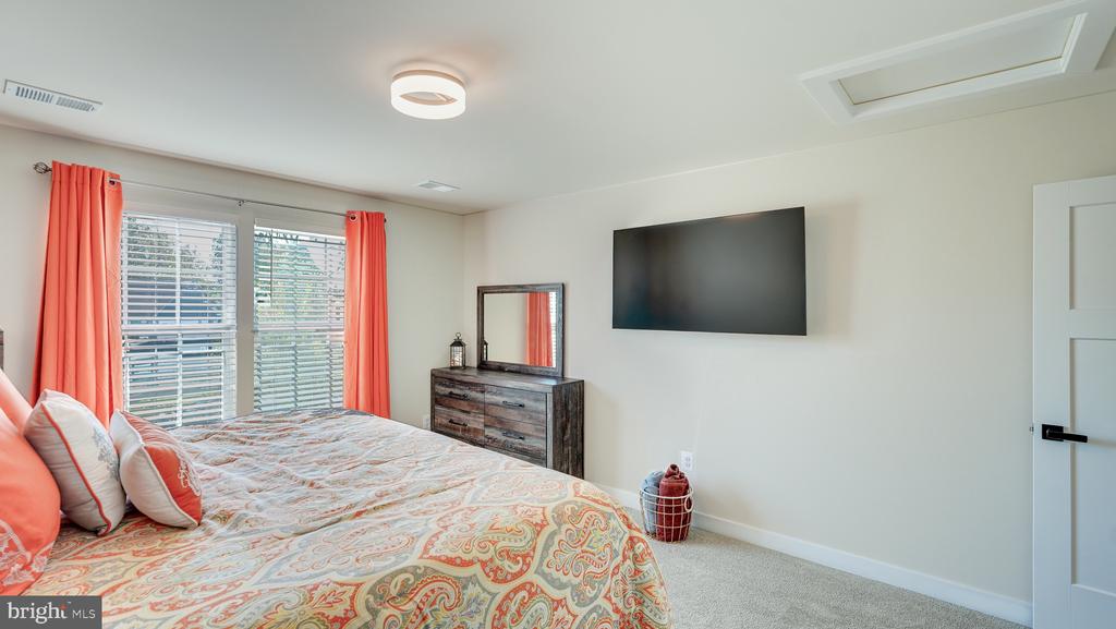 10706 GREEN LEAF RUN, SPOTSYLVANIA, Virginia 22551, 4 Bedrooms Bedrooms, ,4 BathroomsBathrooms,Residential,10706 GREEN LEAF RUN,VASP2041288 MLS # VASP2041288