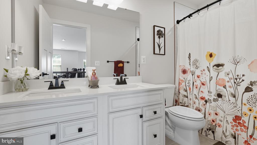 10706 GREEN LEAF RUN, SPOTSYLVANIA, Virginia 22551, 4 Bedrooms Bedrooms, ,4 BathroomsBathrooms,Residential,10706 GREEN LEAF RUN,VASP2041288 MLS # VASP2041288