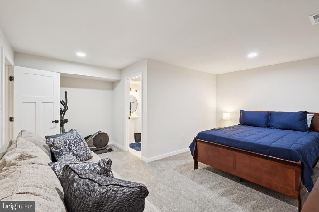 10706 GREEN LEAF RUN, SPOTSYLVANIA, Virginia 22551, 4 Bedrooms Bedrooms, ,4 BathroomsBathrooms,Residential,10706 GREEN LEAF RUN,VASP2041288 MLS # VASP2041288