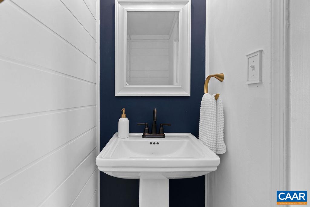 23 LOOKAWAY HILLS DR, AFTON, Virginia 22920, 5 Bedrooms Bedrooms, ,3 BathroomsBathrooms,Residential,23 LOOKAWAY HILLS DR,674039 MLS # 674039