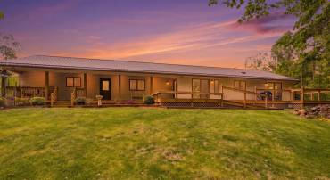 141 CRADON HILL LN, AMHERST, Virginia 24521, 3 Bedrooms Bedrooms, ,3 BathroomsBathrooms,Residential,141 CRADON HILL LN,676224 MLS # 676224