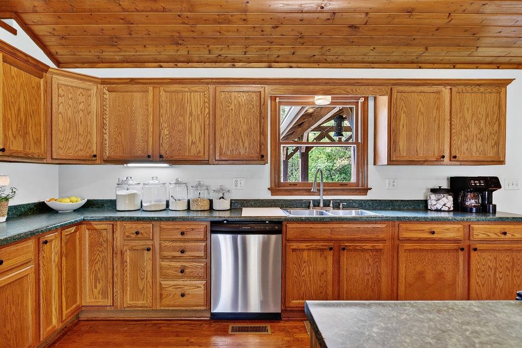 576 VINEGAR HILL RD, CHURCHVILLE, Virginia 24421, 3 Bedrooms Bedrooms, ,2 BathroomsBathrooms,Residential,576 VINEGAR HILL RD,676234 MLS # 676234