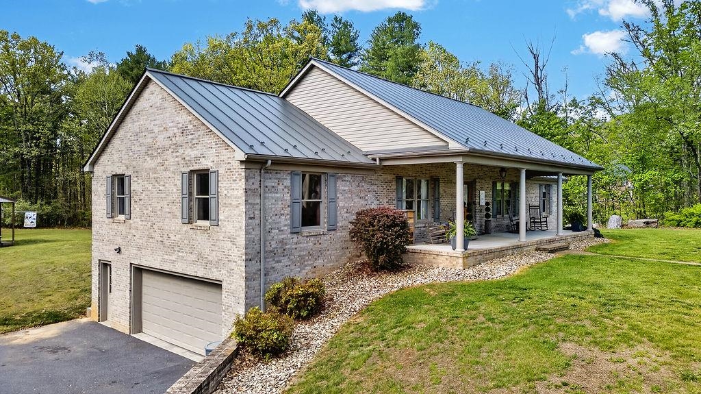 576 VINEGAR HILL RD, CHURCHVILLE, Virginia 24421, 3 Bedrooms Bedrooms, ,2 BathroomsBathrooms,Residential,576 VINEGAR HILL RD,676234 MLS # 676234