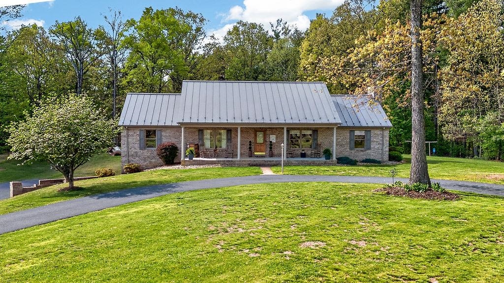 576 VINEGAR HILL RD, CHURCHVILLE, Virginia 24421, 3 Bedrooms Bedrooms, ,2 BathroomsBathrooms,Residential,576 VINEGAR HILL RD,676234 MLS # 676234